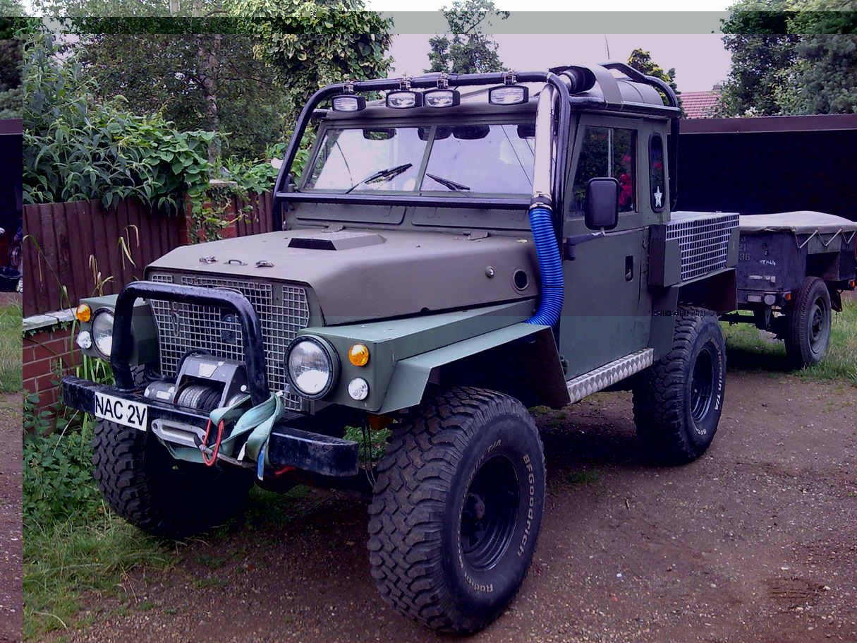 landy + trailer 1.jpg